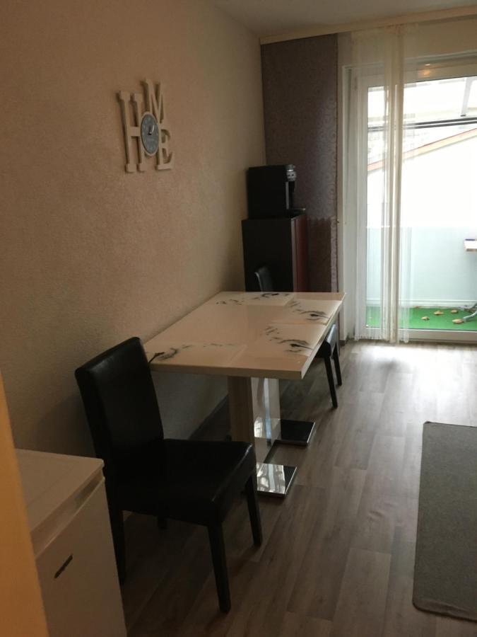 Apartment Mit Balkon *